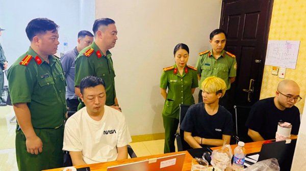 Bóc gỡ ổ nhóm lừa đảo xuyên biên giới, tạm giữ 19 người nước ngoài tại TP.HCM