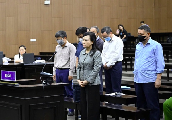Cựu Bộ trưởng Nguyễn Thị Kim Tiến xin từ chối hai luật sư tại phiên tòa