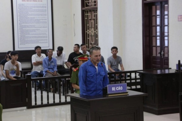 Đâm phó chánh án huyện, lãnh 13 năm tù về tội giết người