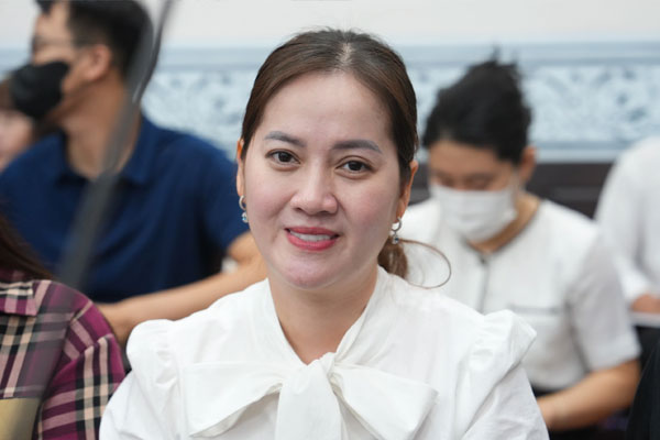 Hình ảnh Hồng Loan tại phiên tòa sáng 7.1